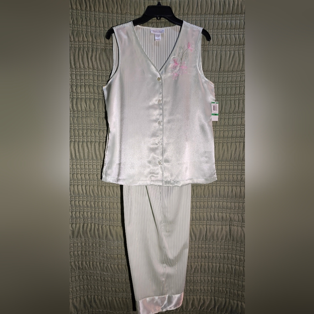 Morgan Taylor Intimates Satin Seafoam Green Pajama Set In Size Large. - Picture 2 of 7
